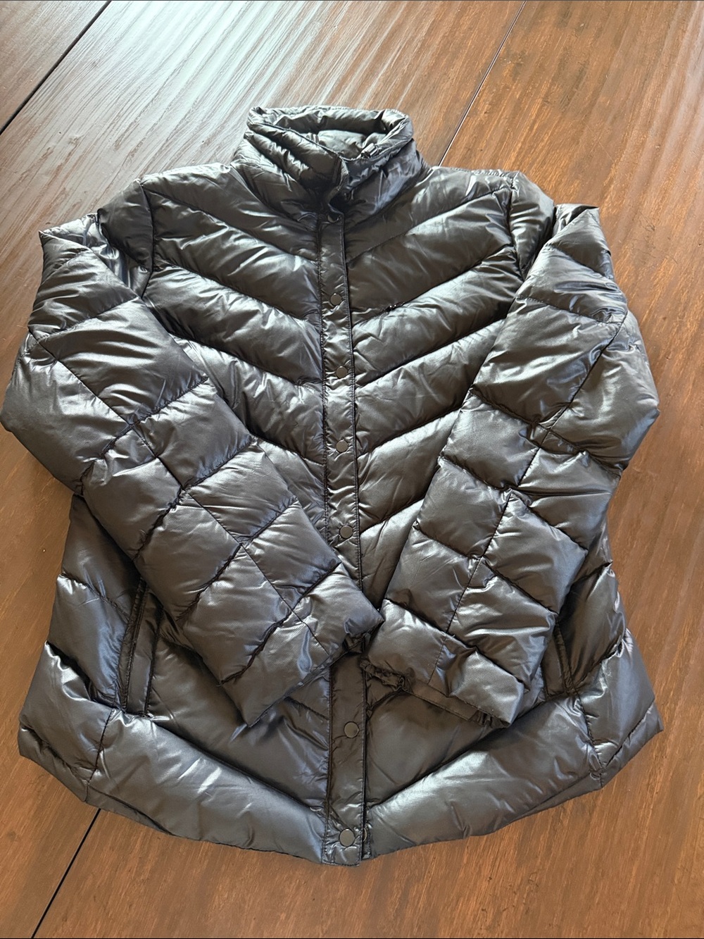 GAP Women's Dark Gray Chevron Quilted Puffer Jacket